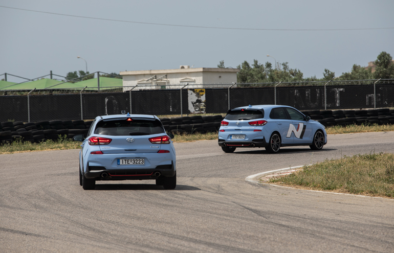 Δύο και να... καίνε!