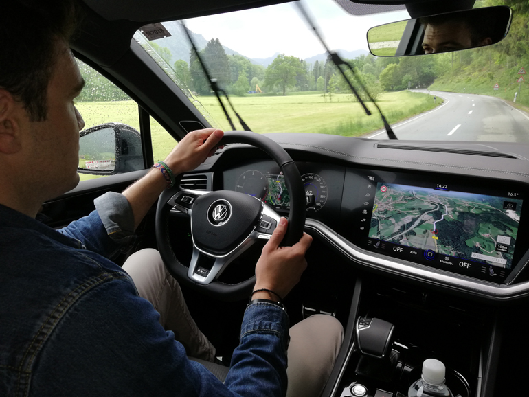 Πίσω από το τιμόνι του γερμανικού SUV