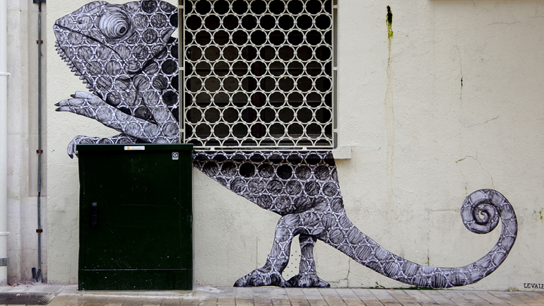 Το πικρό χιούμορ του καλλιτέχνη δρόμου Levalet