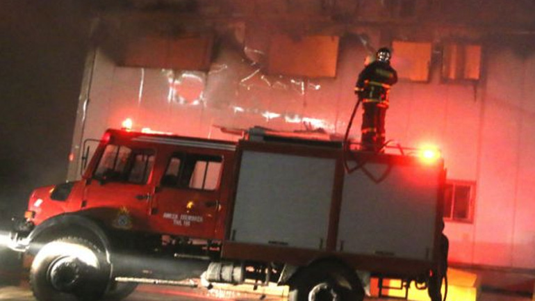 Στις φλόγες διαμέρισμα σε πολυκατοικία στη Θεσσαλονίκη