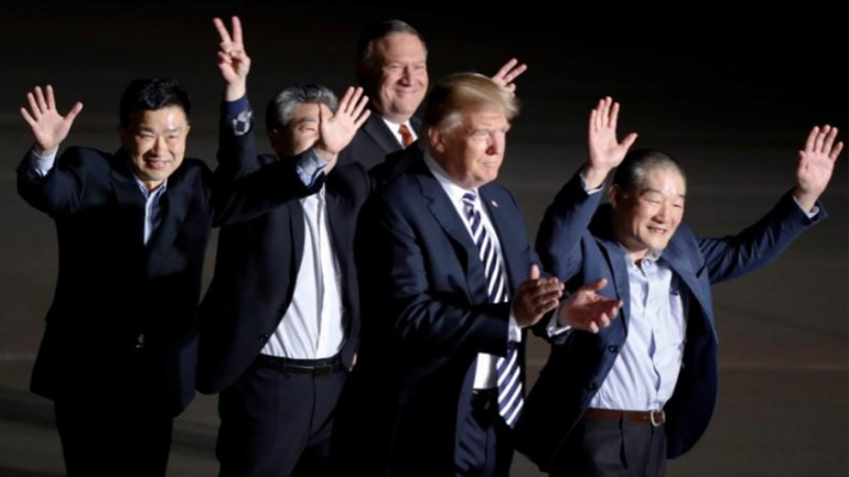 ΗΠΑ: Επέστρεψαν οι τρεις Αμερικανοί πολίτες που απελευθερώθηκαν από τη Β. Κορέα