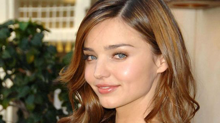 Μανούλα για δεύτερη φορά έγινε η Miranda Kerr