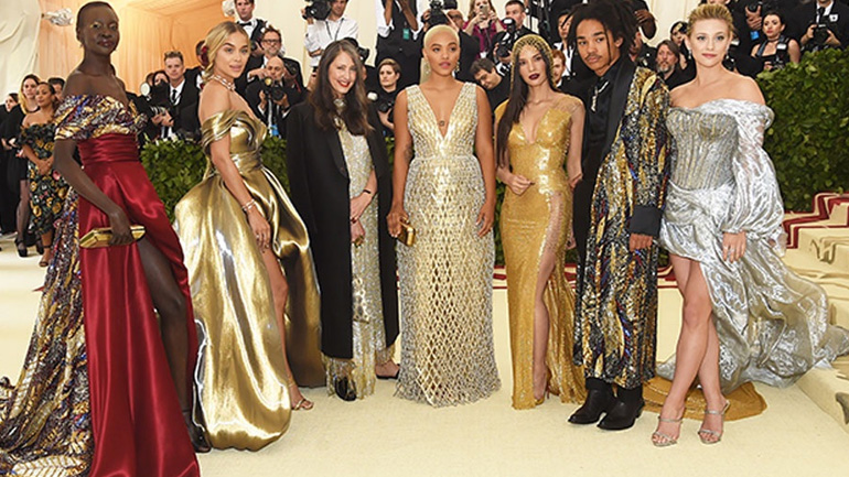 Οι celebrities που επέλεξαν δημιουργίες H&M στο Met Gala