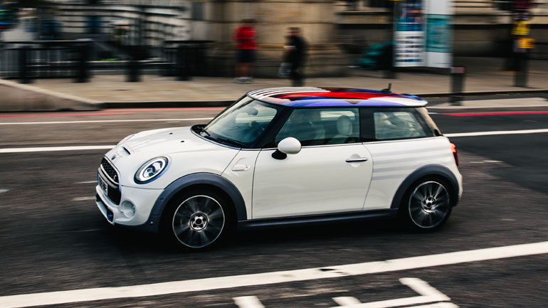 Η MINI έφτιαξε αυτοκίνητο για τον βασιλικό γάμο!