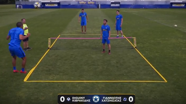 Παίκτες του Ατρόμητου μονομαχούν σε έναν αγώνα… ποδοτένις!