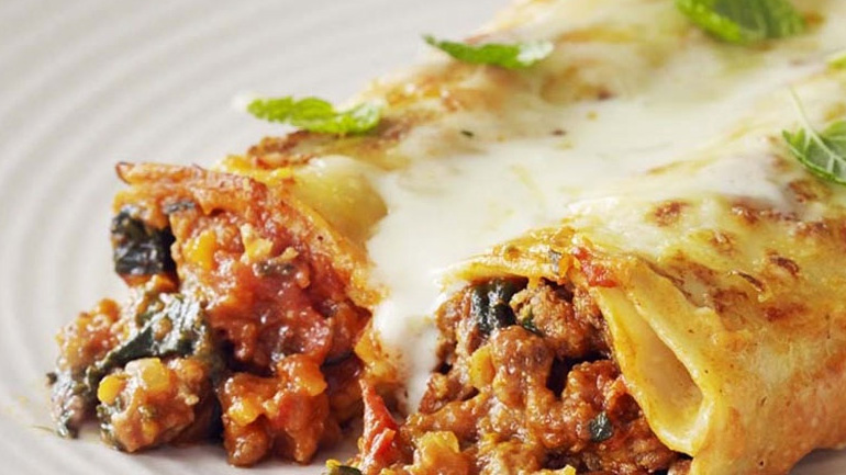 Κανελόνια με κιμά και μπεσαμέλ