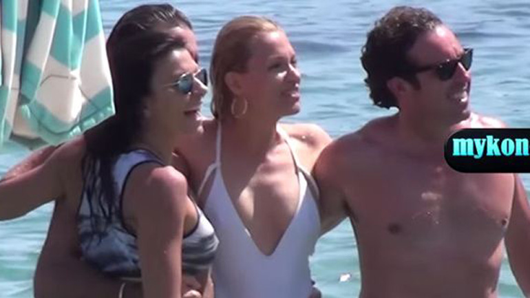 Βίκυ Καγιά: Έκλεψε τις εντυπώσεις στη Μύκονο με το λευκό ολόσωμο μαγιό της!