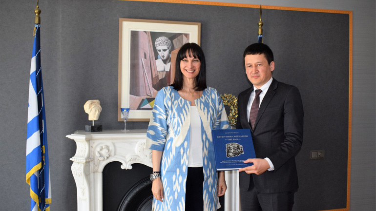 Συνάντηση της Έλενας Κουντουρά με τον υφυπουργό Τουρισμού του Ουζμπεκιστάν