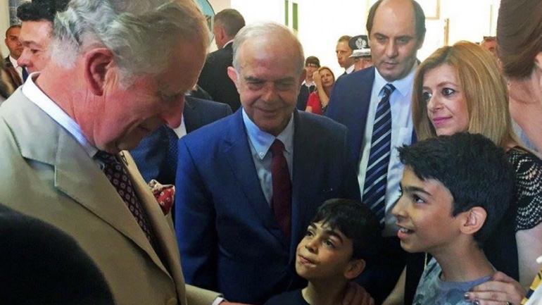 Ο Κάρολος και τα δύο μικρά προσφυγόπουλα