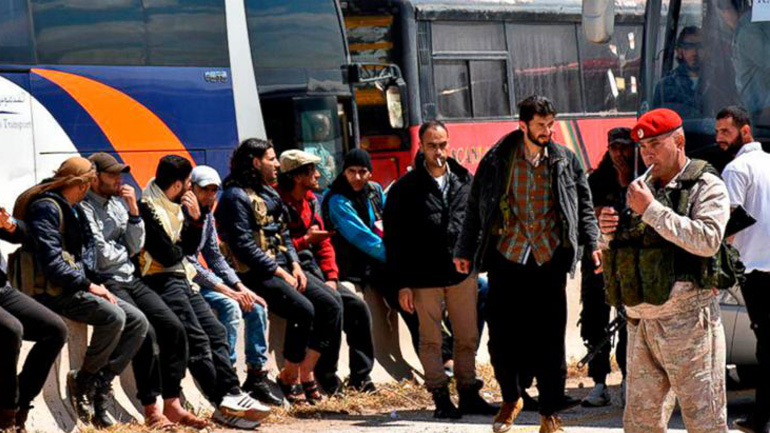 Περισσότεροι από 3.200 ένοπλοι και οι οικογένειές τους, εγκατέλειψαν τις νότιες περιοχές της πρωτεύουσας Δαμασκού