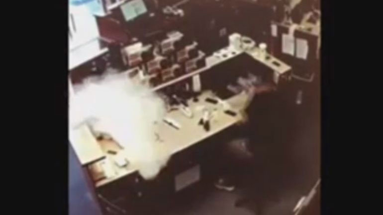 iPhone εκρήγνυται και πιάνει φωτιά σε νέο περιστατικό!