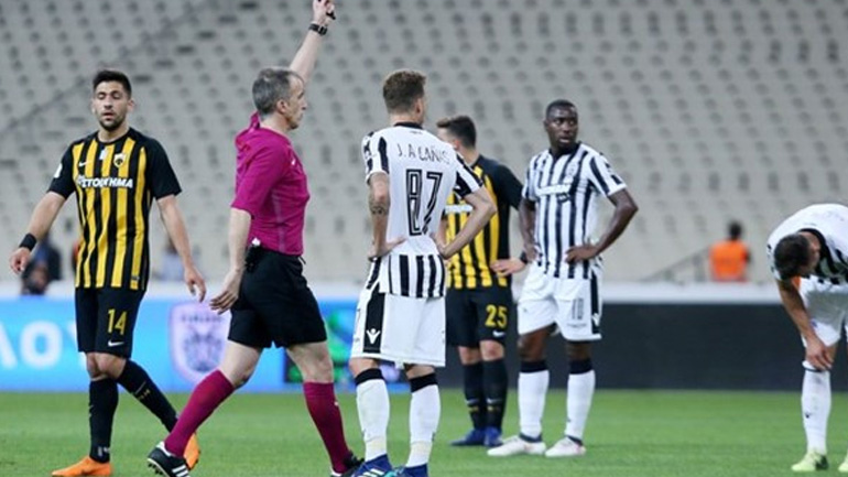 Μας εξέθεσε ο ξένος διαιτητής του τελικού