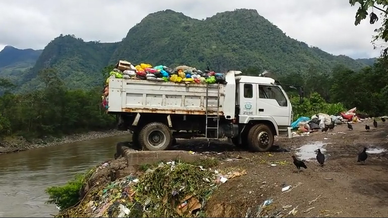 «Ανακύκλωση» σκουπιδιών στο Περού