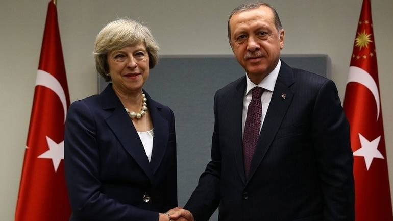 Η Μέι θα θέσει το ζήτημα των ανθρώπινων δικαιωμάτων κατά τη συνάντησή της με τον Ερντογάν