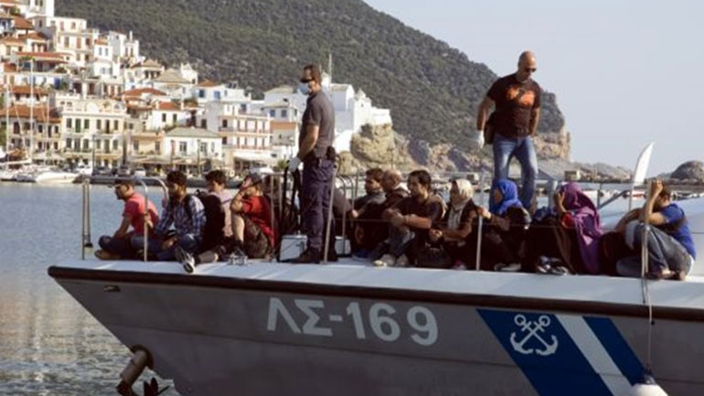 Διάσωση δεκάδων μεταναστών σε Λέσβο-Λέρο και συλλήψεις των διακινητών τους