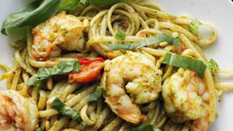 Λιγκουίνι με πέστο και γαρίδες