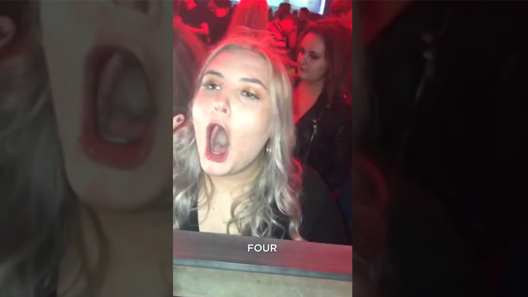 Μεθυσμένη προσπαθεί να παραγγείλει ποτά από… τον DJ!