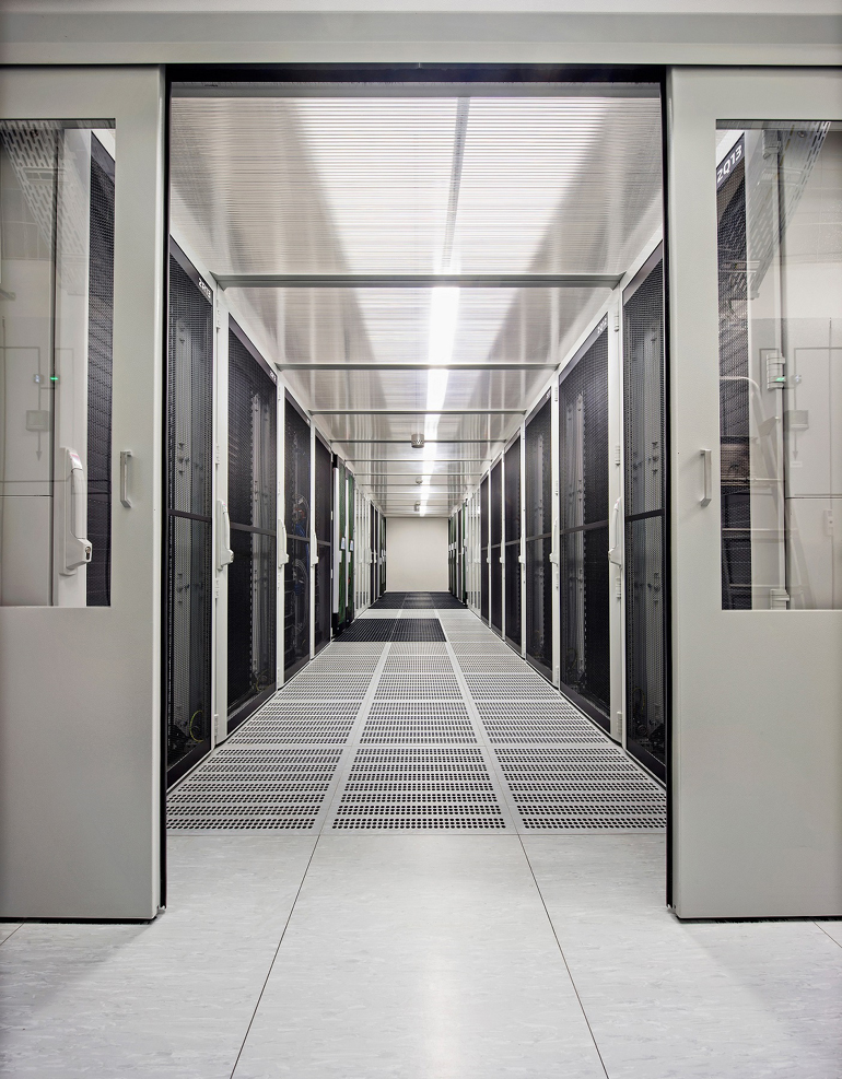 Ο υπερυπολογιστής ενσωματώνει σε μια μονάδα πολλούς πανίσχυρους υπολογιστές οι οποίοι επικοινωνούν μέσω δικτύων υψηλής ταχύτητας