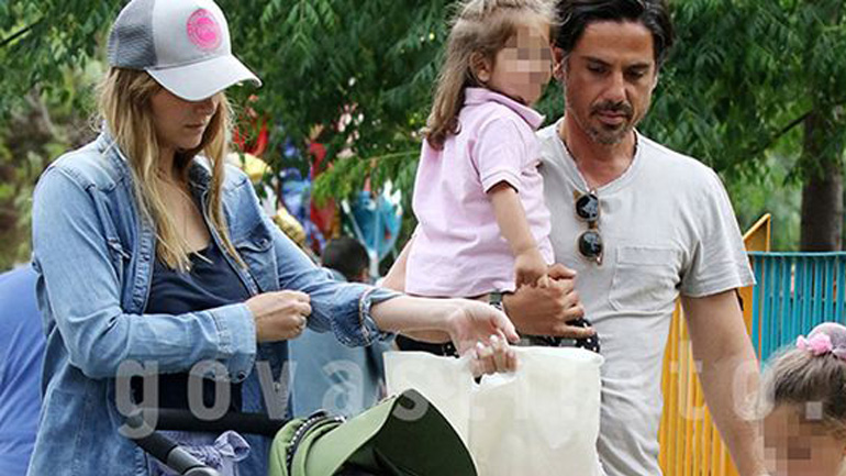 Δέσποινα Καμπούρη-Βαγγέλης Ταρασιάδης: Οικογενειακή βόλτα στη Γλυφάδα