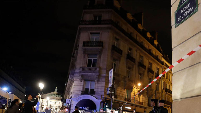 Παρίσι: «Αρκετά μόνος» ο δράστης της επίθεσης με μαχαίρι
