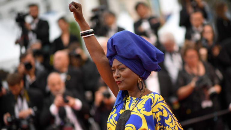 Δεκαέξι Aφροαμερικανές και μιγάδες ηθοποιοί στο κόκκινο χαλί του Φεστιβάλ των Καννών κατά των διακρίσεων