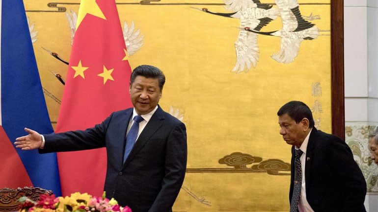 Κίνα: «Δεν θα αφήσουμε να πετάξουν τις Φιλιππίνες στα σκυλιά»