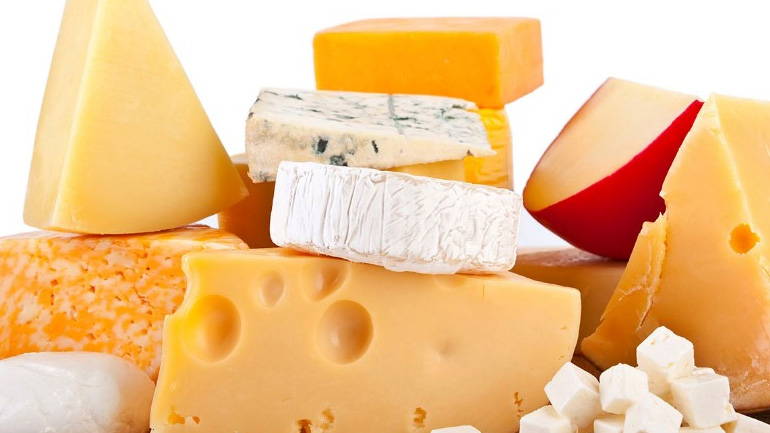 Δεσμεύτηκαν τυριά 956 κιλών από ψυκτική αποθήκη στον Πειραιά