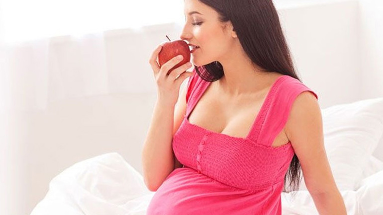 Οι γυναίκες που γεννούν μετά τα 30 ζουν περισσότερο