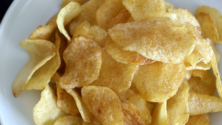 Ο Παγκόσμιος Οργανισμός Υγείας βάζει τέλος στα ψητά και τηγανητά σνακ!