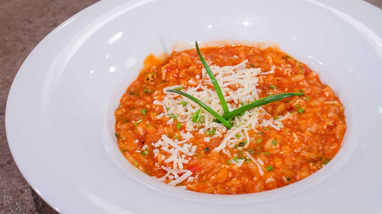 Ριζότο με ντομάτα και μανιτάρια