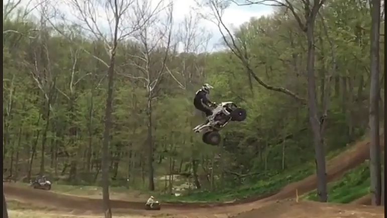 Το πιο εντυπωσιακό άλμα με ATV που θα δείτε σήμερα