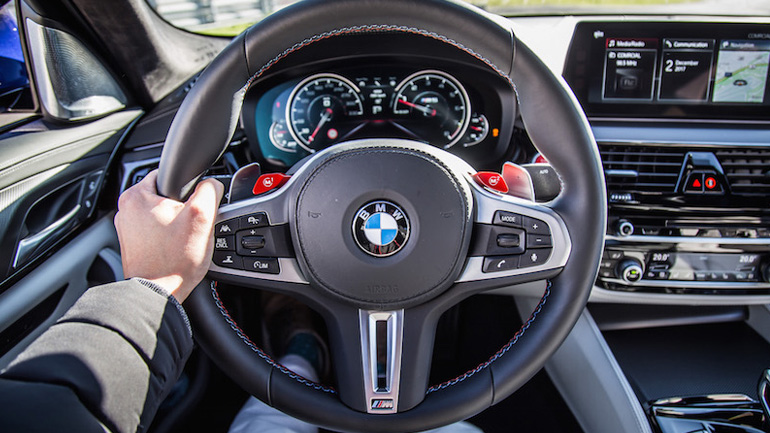 Δείτε πώς η νέα M5 επιταχύνει μέχρι τα 308 χλμ./ώρα