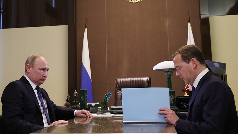 Ρωσία: Χωρίς εκπλήξεις η νέα κυβέρνηση Πούτιν