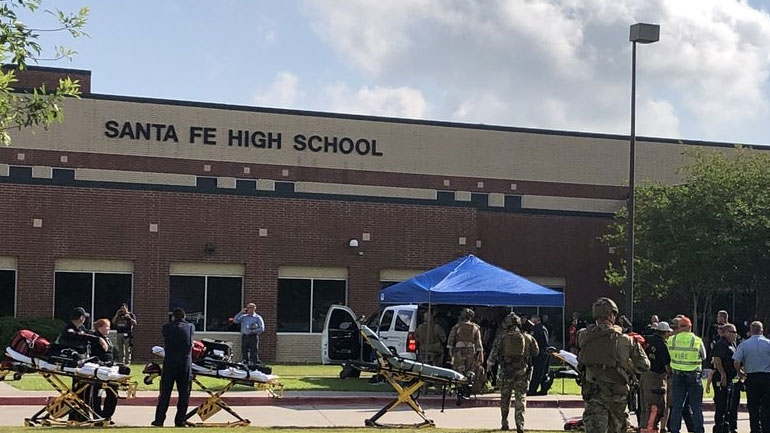 Τέξας: Μαθητές αφηγούνται σκηνές τρόμου στο Λύκειο της Σάντα Φε ενώ έτρεχαν να σωθούν