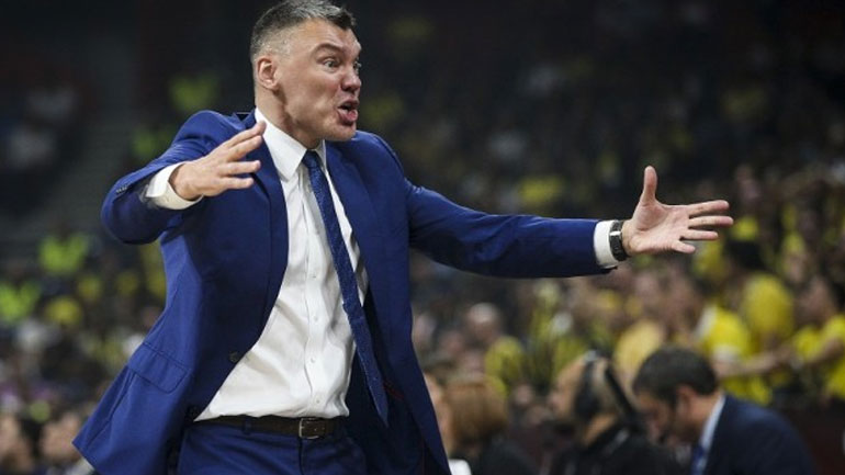 Πρωτοφανές… μπέρδεμα στην Ζαλγκίρις, με τέσσερις παίκτες στο παρκέ