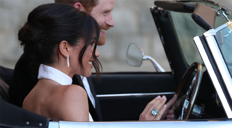 Το δαχτυλίδι της μητέρας του Χάρι στο χέρι της συζύγου του