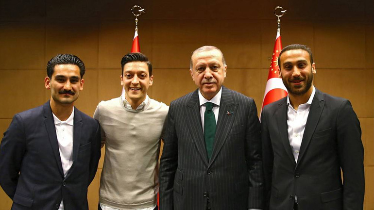 Γερμανία: Αγανάκτηση για τη συνάντηση Ερντογάν με ποδοσφαιριστές τουρκικής καταγωγής