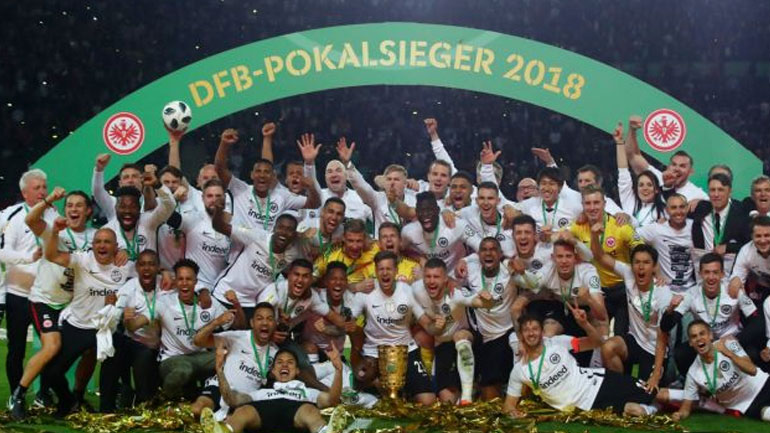 Θρίαμβος για την Άιντραχτ Φρανκφούρτης-Νίκησε 3-1 την Μπάγερν και κατέκτησε το Κύπελλο Γερμανίας