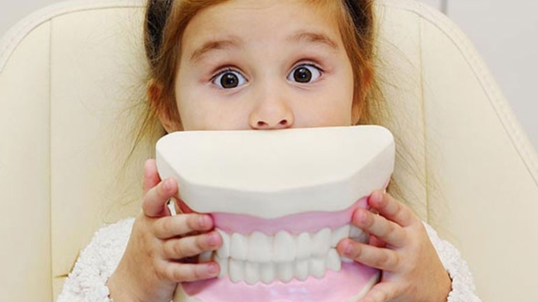 Η πρώτη επίσκεψη στον ορθοδοντικό πρέπει να γίνεται έως την ηλικία των 6 χρόνων!