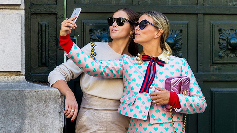 Τι κάνεις όταν αντιλαμβάνεσαι ότι η φίλη ή η συνάδελφος σε… ζηλεύει