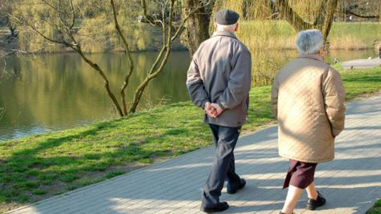 Το χαμηλό εισόδημα επηρεάζει αρνητικά τον εγκέφαλο ακόμη και στη μέση ηλικία