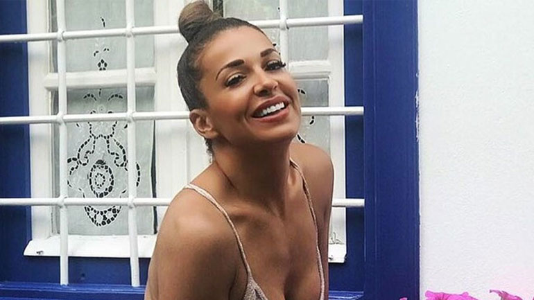 Η σέξι ανάρτηση της Ελένης Χατζίδου με μαγιό!