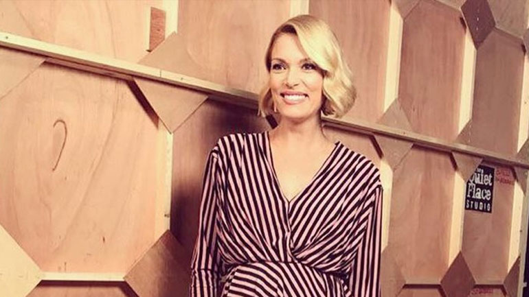 Βίκυ Καγιά: Ποζάρει στο Παρίσι με την κόρη της, Μπιάνκα!