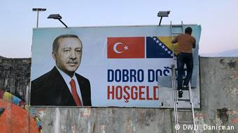 Τεράστια πλακάτ καλωσόριζαν τον Ερντογάν στο Σεράγεβο