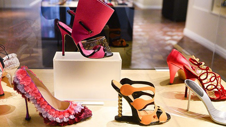 Πάρτε μια γεύση από την έκθεση «Manolo Blahnik: The Art of Shoes»