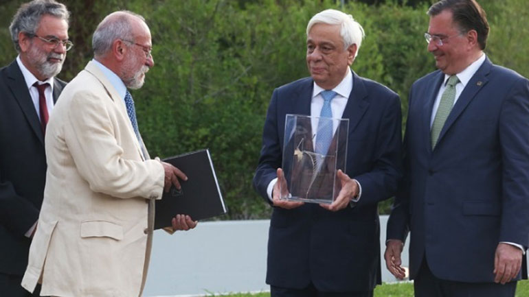 Ο Πρ. Παυλόπουλος εγκαινίασε την υπαίθρια Δημοτική Γλυπτοθήκη στην πλατεία Ζογγολόπουλου