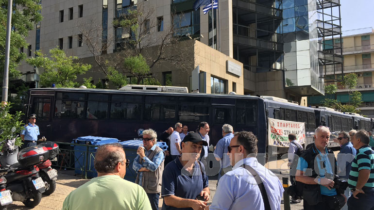 Συγκέντρωση διαμαρτυρίας της ΓΕΝΟΠ ΔΕΗ έξω από το Υπ. Περιβάλλοντος – Συνεδριάζει το Δ.Σ.