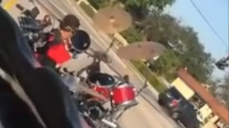 Ντραμς στο κόκκινο φανάρι