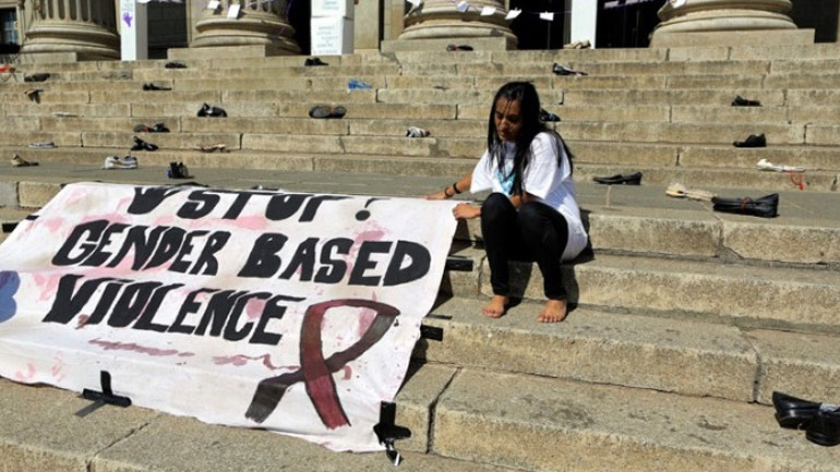 Βρετανία: Φυλάκιση σε γυναίκα που υποχρέωσε την κόρη της να παντρευτεί άνδρα 16 χρόνια μεγαλύτερό της