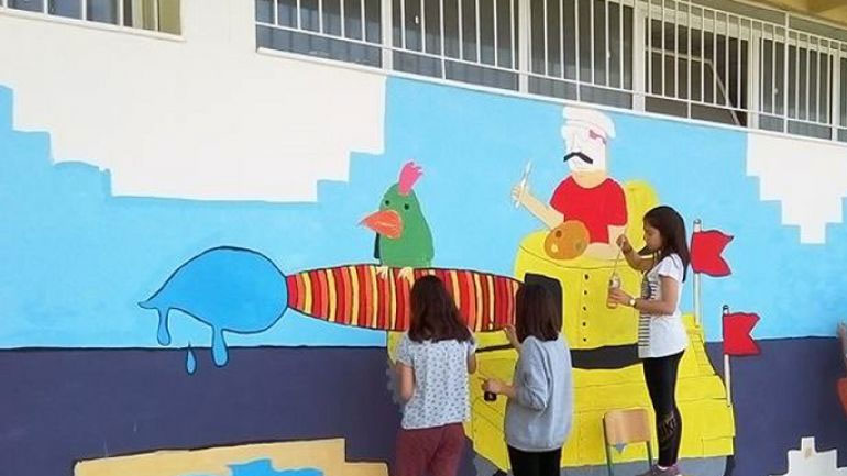 Θεσσαλονίκη: Αντιπολεμικά γκράφιτι ζωγράφισαν στους τοίχους μαθητές του 3ου Γυμνασίου Συκεών